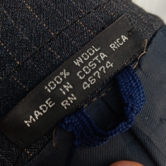 Oleg Cassini Men's Vintage Pin Stripe (3) Button Luxury Blazer - Picture 16 of 16